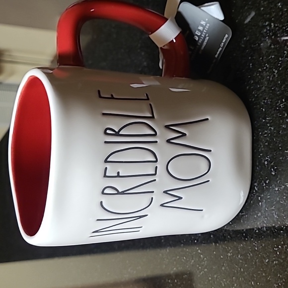 ❤️Rae Dunn Incredible Mom Mug - Picture 2 of 6
